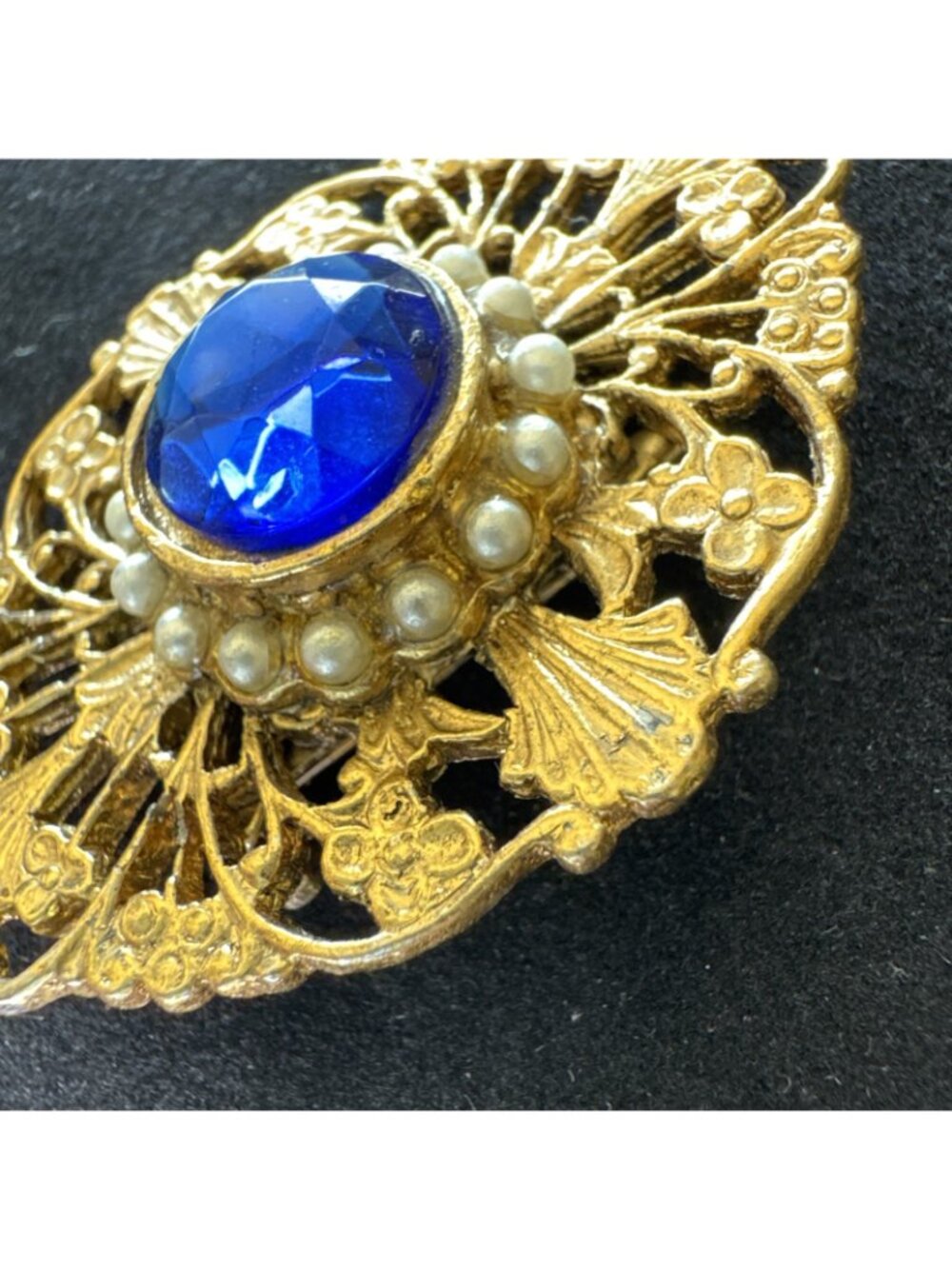 Vtg Gold-Tone Brooch Blue Faceted Glass Stone Faux Pearl Accents Floral Filigree - Picture 4 of 11